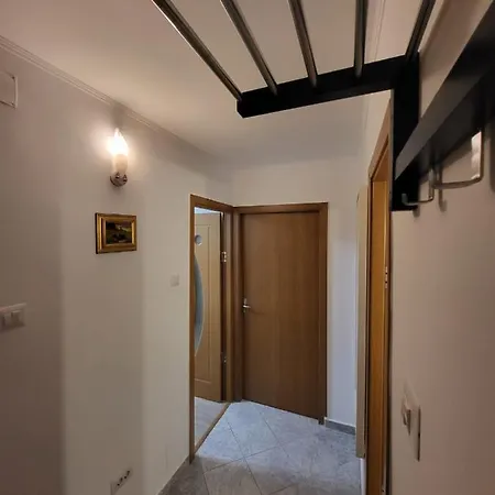 Large And Comfortable Mall Vitan Area Daire