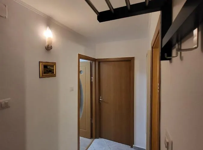 Large And Comfortable Mall Vitan Area Apartament