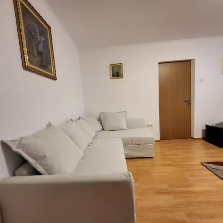 Large And Comfortable Mall Vitan Area Apartman *